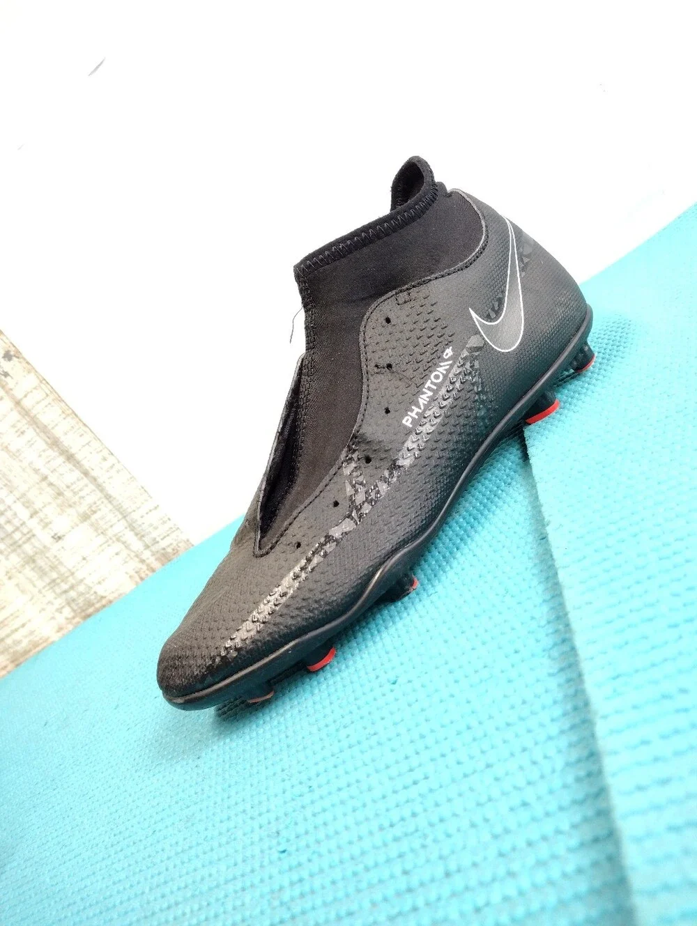 Nike Phantom Boy's Soccer Cleat w/ White Swoosh - 6